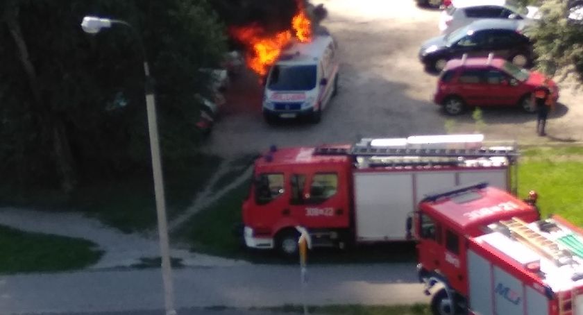 Płonąca karetka pogotowia