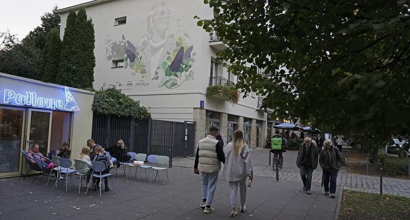 zdjęcie mural Agnieszki Osieckiej 