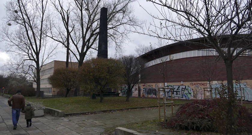 zdjęcie obelisk na Grochowskiej 