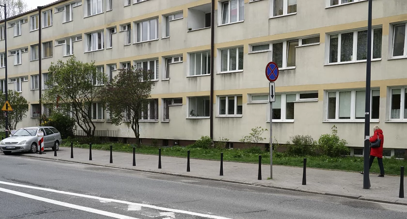 zdjęcie słupki drogowe 