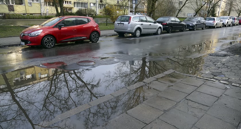 zdjęcie zalane ulice na Grochowie 
