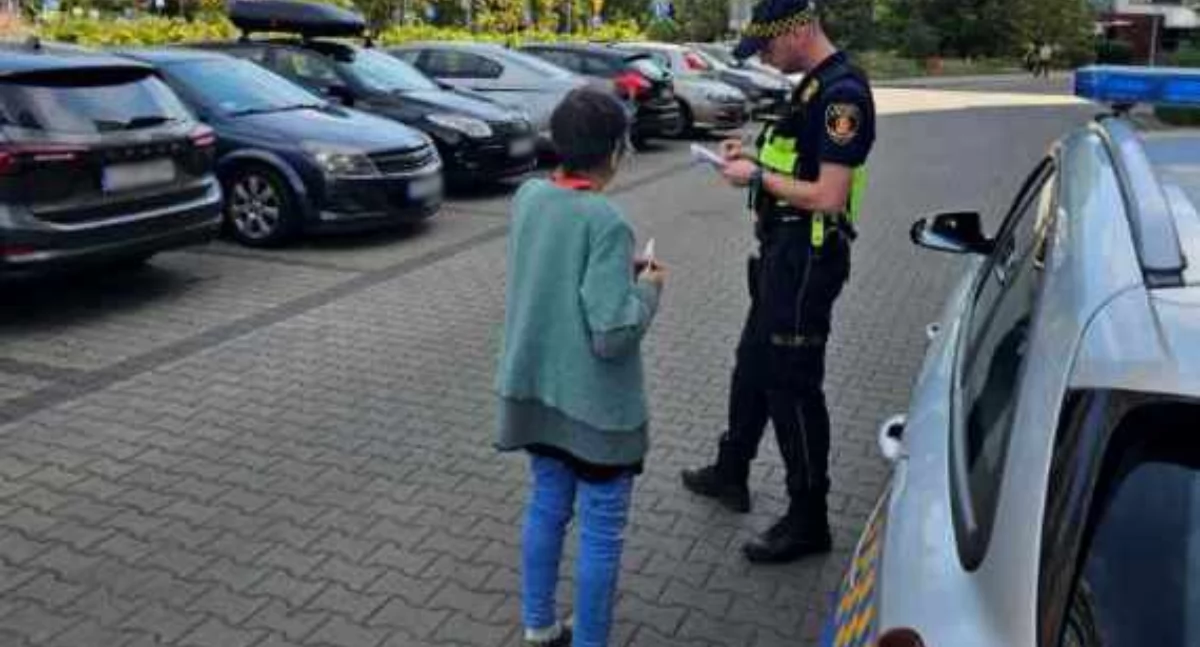 Działania służb, nożem strażników miejskich - zdjęcie, fotografia