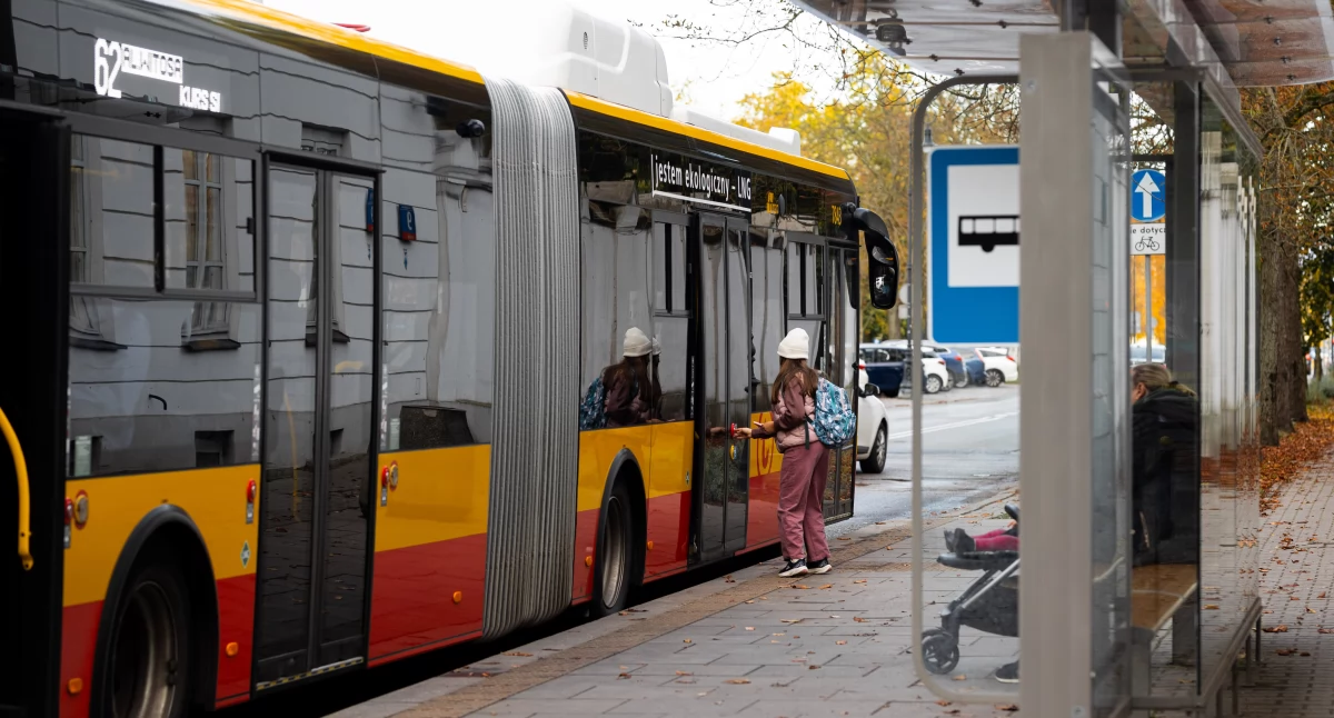 Działania służb, latek potrącony przez autobus miejski Pradze - zdjęcie, fotografia