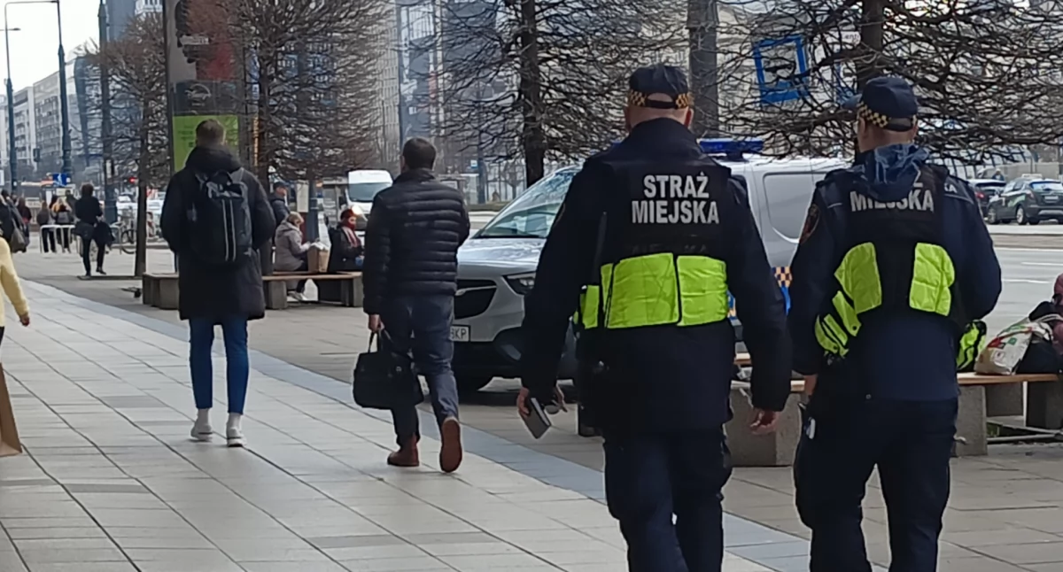 Działania służb, Wymachiwał nożem przed przechodniem! Wstrząsający incydent mogła tragedia - zdjęcie, fotografia