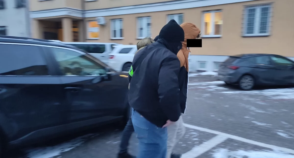 Kradzieże i rozboje, GROZIŁ EKSPEDIENTCE WYMACHIWAŁ NOŻEM Akcja Pradze Południe - zdjęcie, fotografia