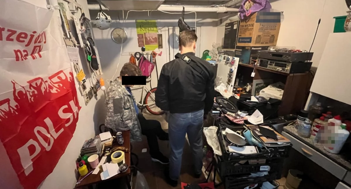 Działania służb, ZAMIESZANY WIĘCEJ Akcja policjantów Pradze Południe - zdjęcie, fotografia