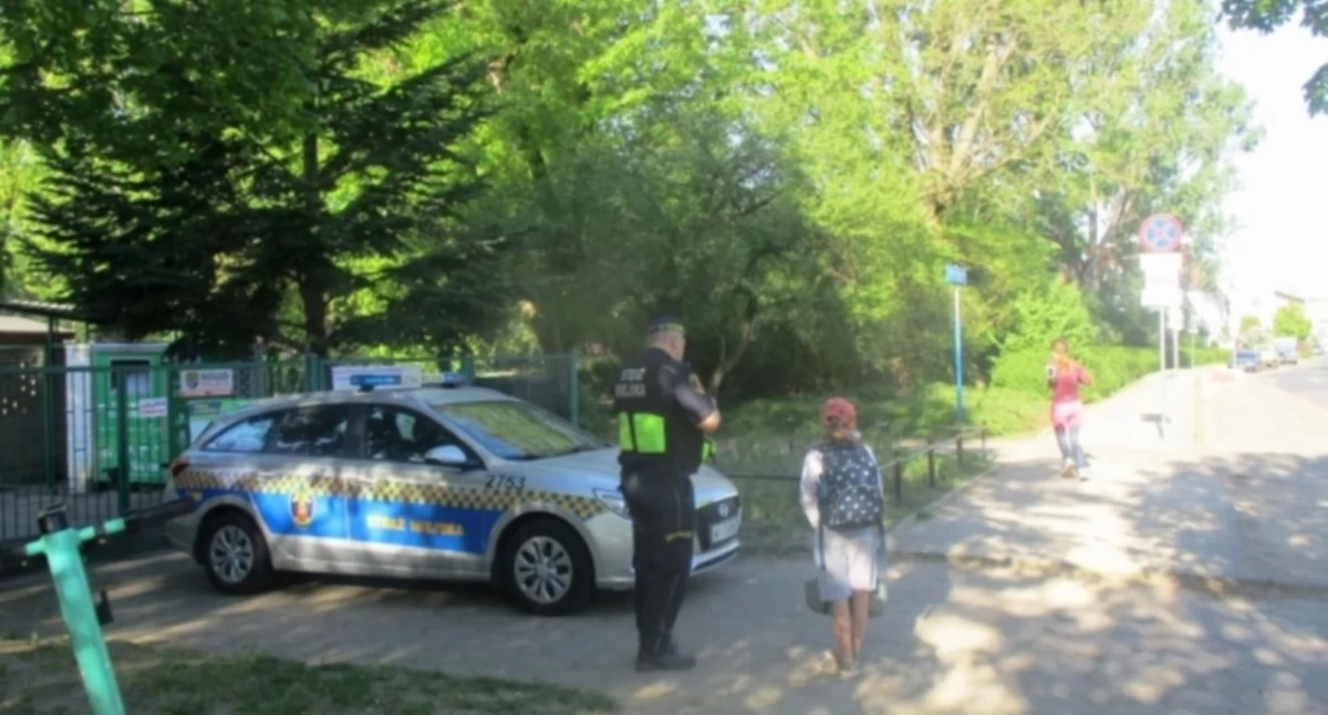 Działania służb, ZAPŁAKANĄ LATKĘ znaleźli funkcjonariusze Mała akcja Pradze Południe - zdjęcie, fotografia