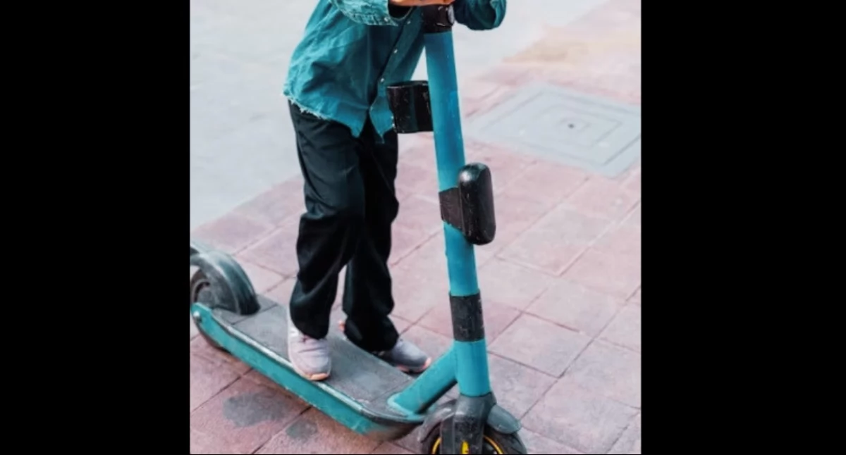 Działania służb, Dzieci hulajnogach dzielnicowi Wawrze akcji - zdjęcie, fotografia