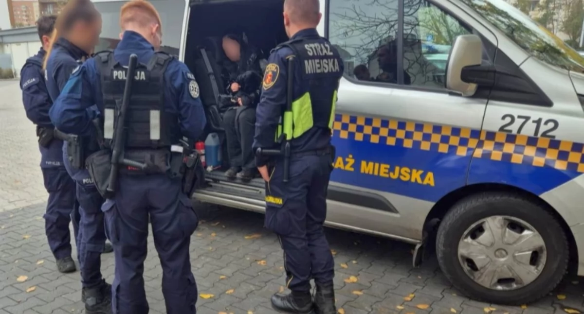 Działania służb, Nietrzeźwa nastolatka pamiętała wieczoru Interwencja Pradze Południe - zdjęcie, fotografia