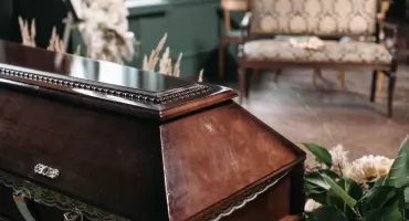 Zamiana zwłok w zakładzie pogrzebowym w Warszawie – policja prowadzi śledztwo