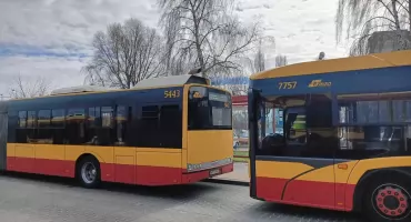 Kobieta potrącona na przejściu dla pieszych. Wyciągano ją spod autobusu 
