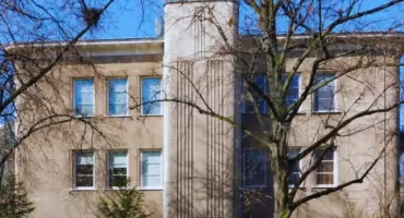 Pamiętacie tę niepozorną kamieniczkę? Jest na Pradze-Południe!