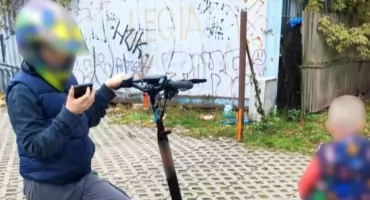 12-LATEK wiózł 7-LATKA na HULAJNODZE. Interwencja na Pradze-Południe