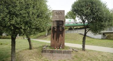 Pomnik Berlinga miał zniknąć do końca roku. Wcześniej został zniszczony